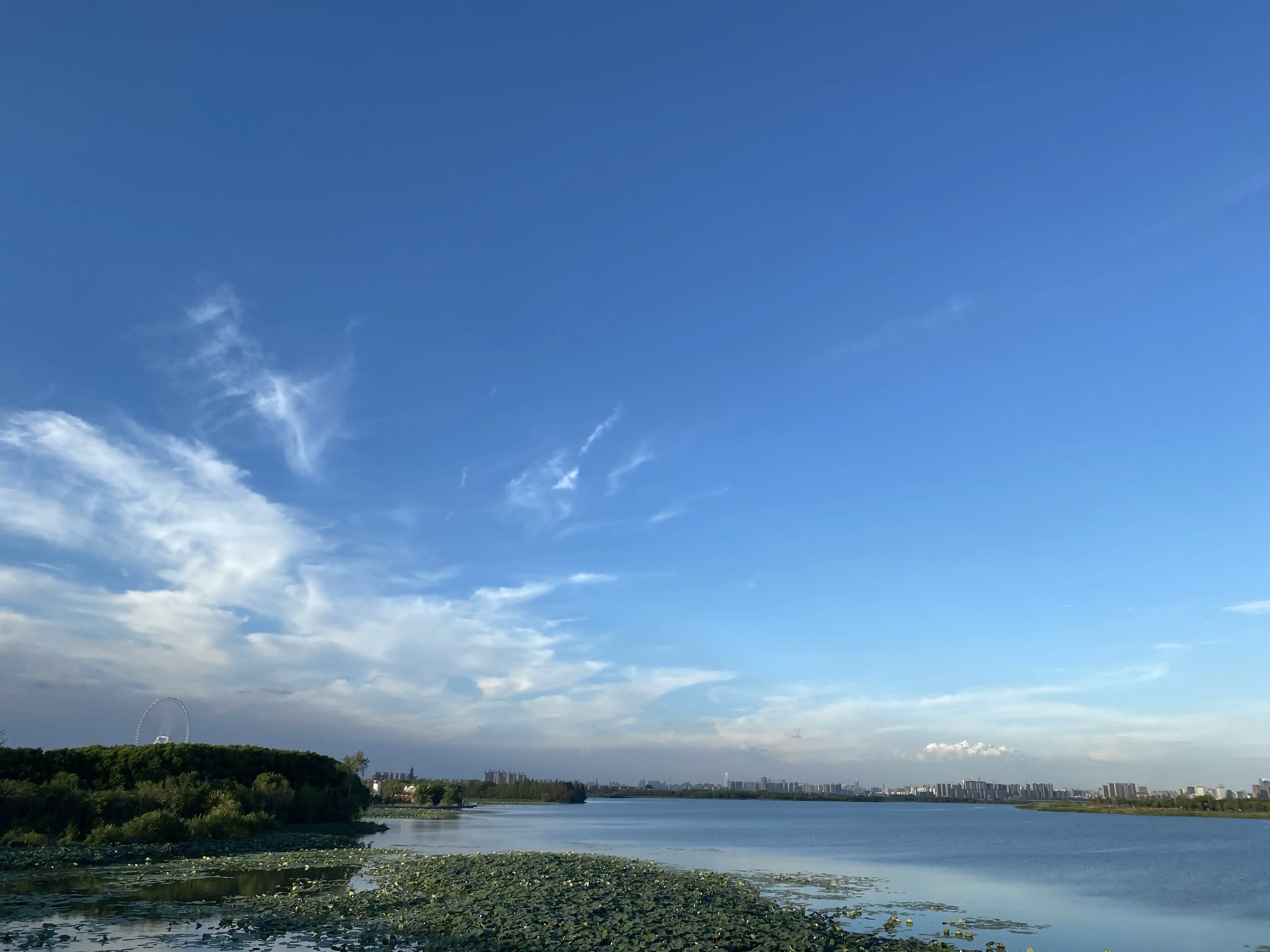 /assets/HouGuanLake.B-joIh4U.webp