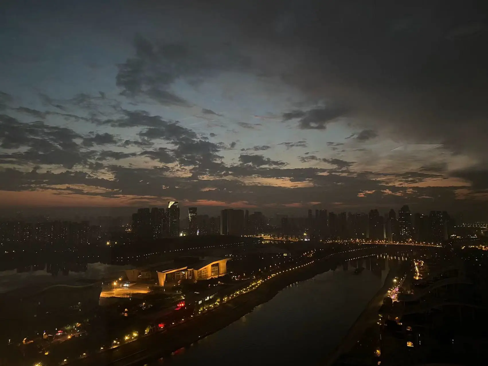 /assets/city-night-wh.Cmc3SaJ1.webp